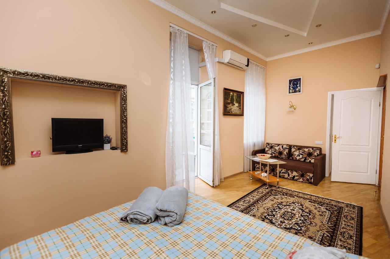 Apartments On Teatralna 26 Lviv Bagian luar foto