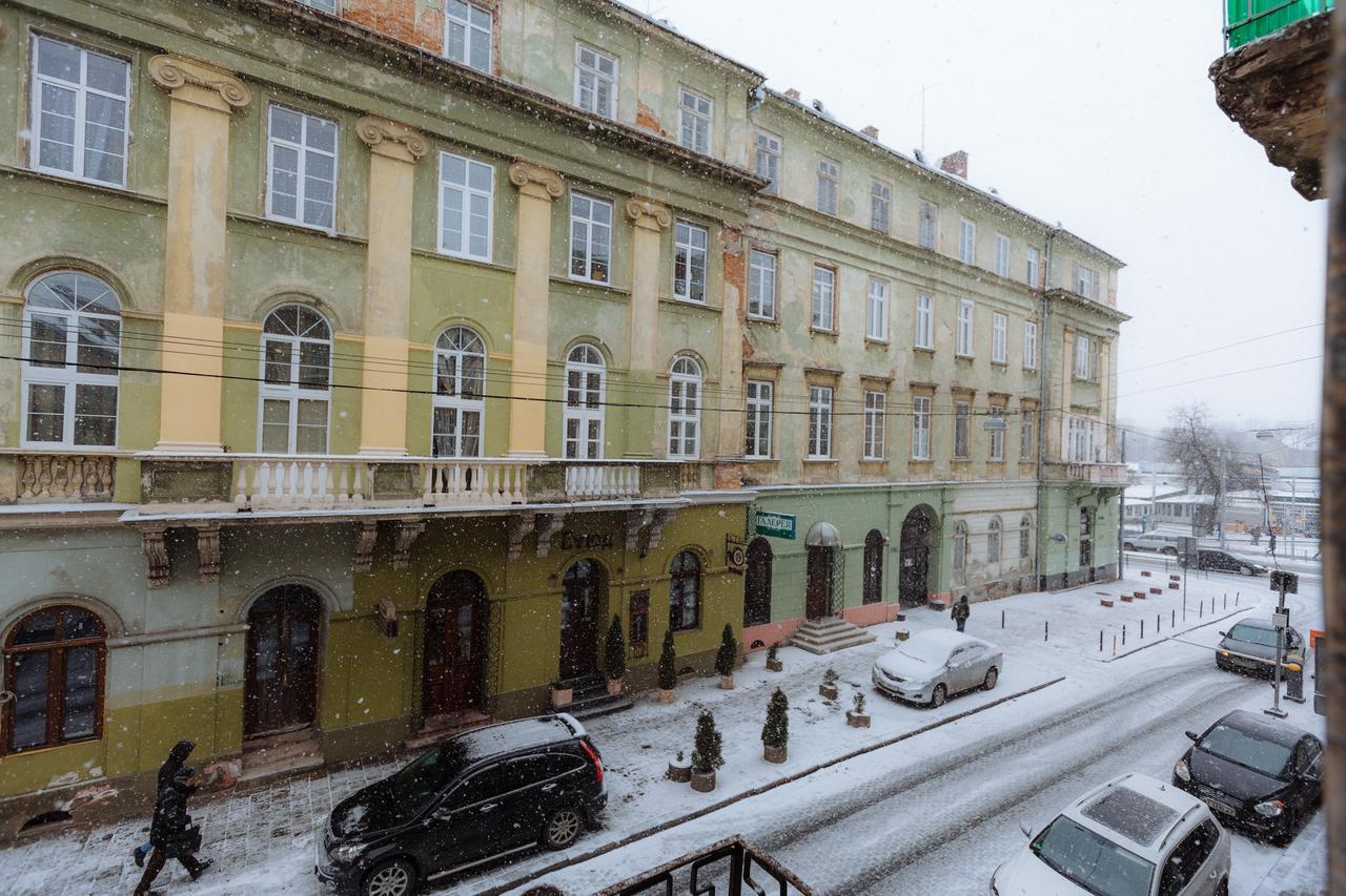Apartments On Teatralna 26 Lviv Bagian luar foto