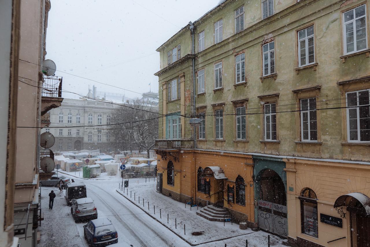 Apartments On Teatralna 26 Lviv Bagian luar foto