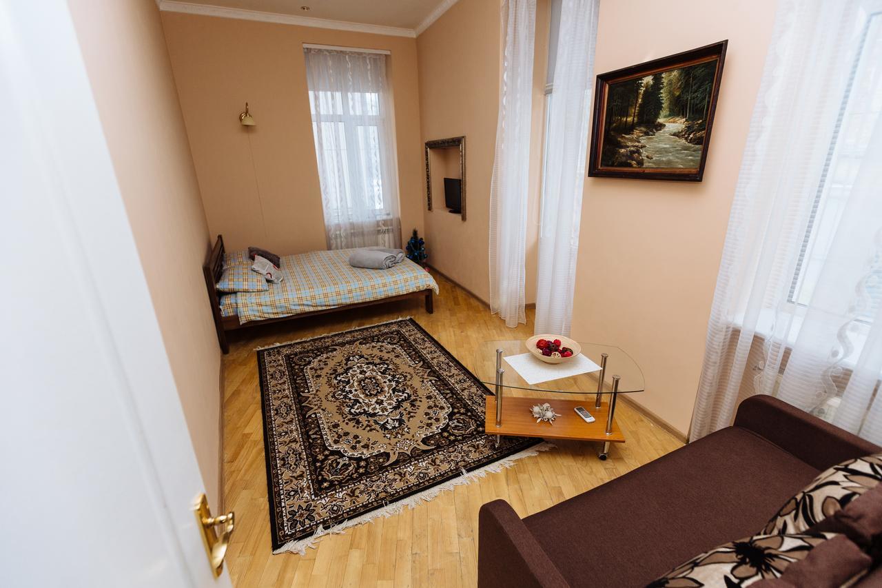 Apartments On Teatralna 26 Lviv Bagian luar foto